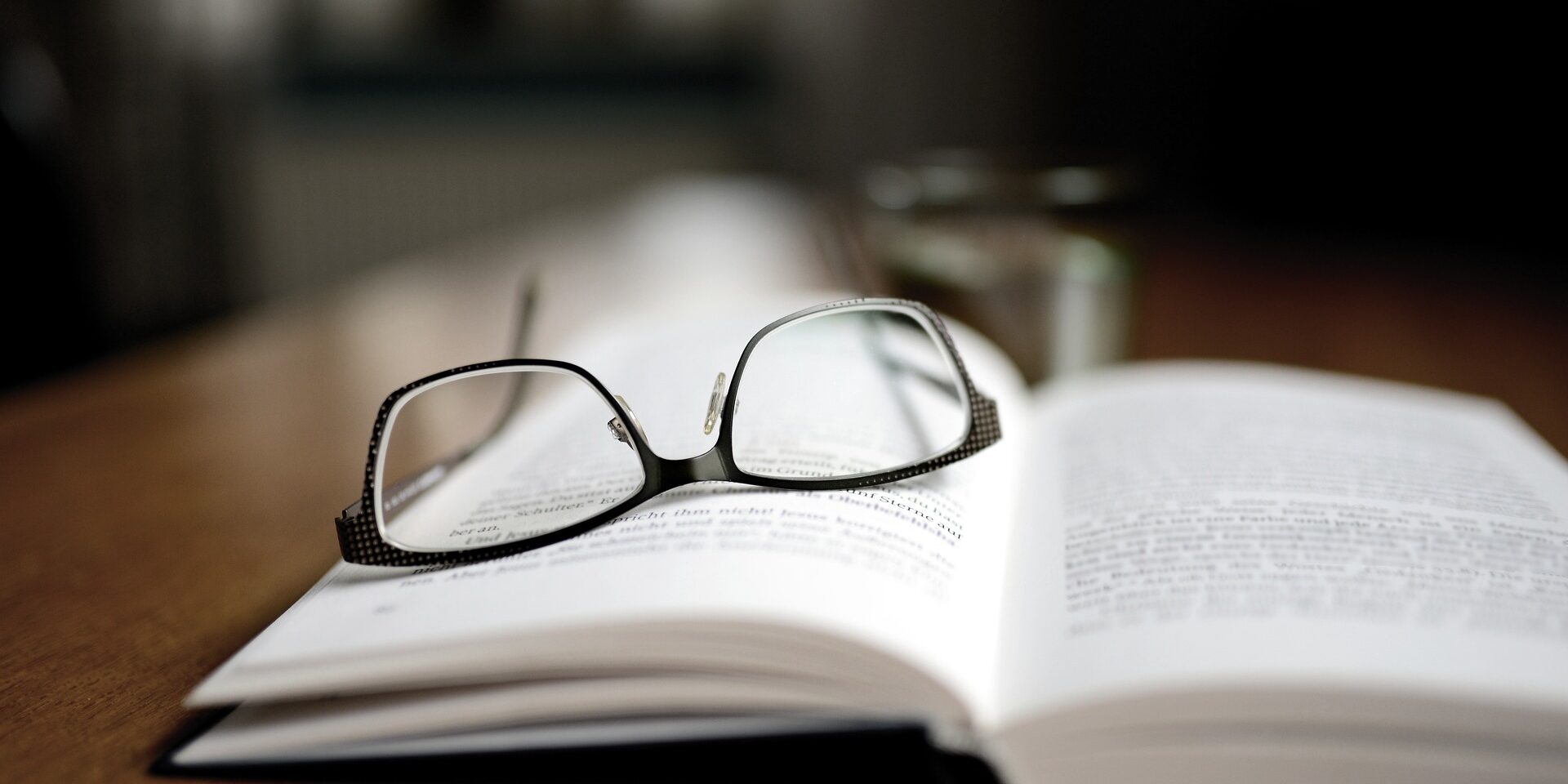book-g7b7205f50_1920